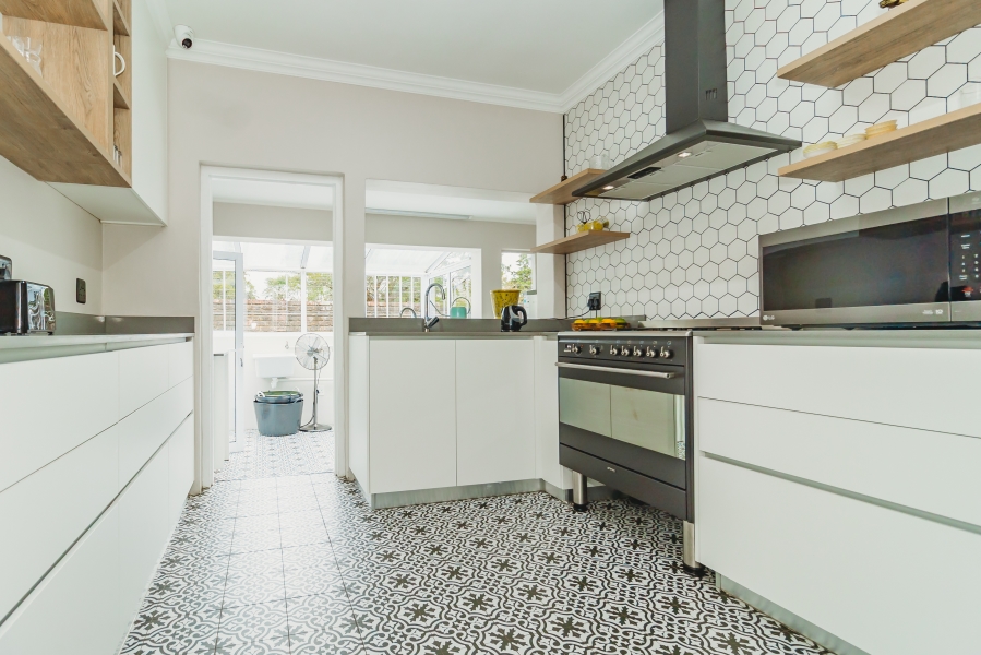 6 Bedroom Property for Sale in Heatherlands Western Cape